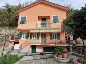 A 8 km da Lavagna Casa indipendente possibile bifamiliare box giardino € 319.000,00